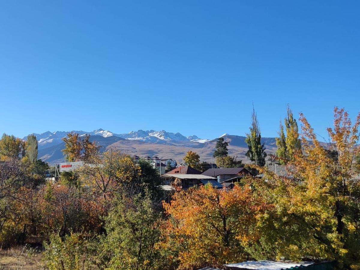 Tuenduek Guest House, Karakol Buitenkant foto
