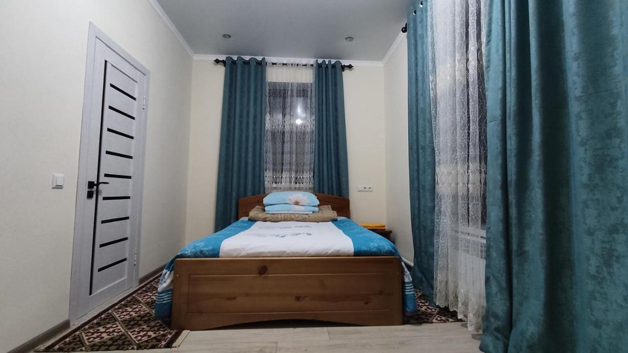 Tuenduek Guest House, Karakol Buitenkant foto