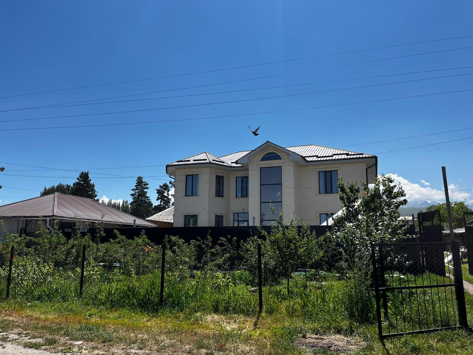Tuenduek Guest House, Karakol Buitenkant foto